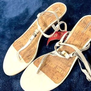 Low wedge white sandal